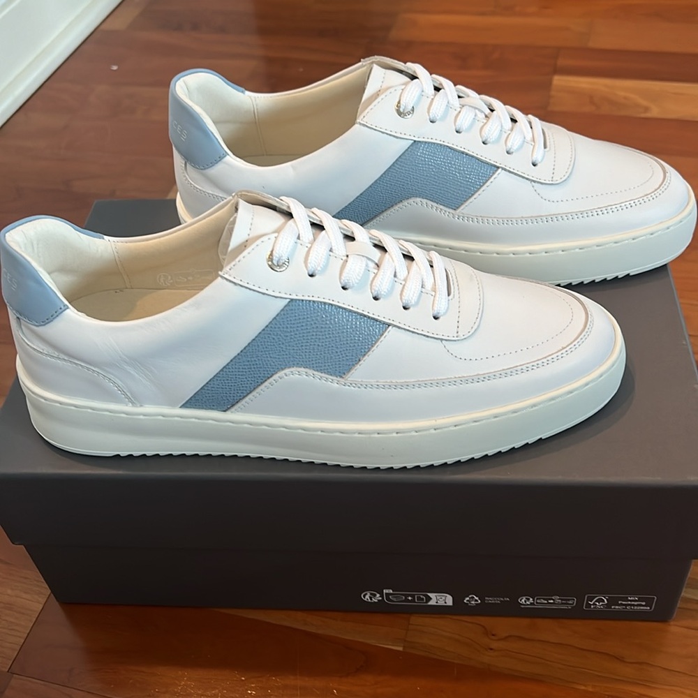 NWT Filling Pieces Mondo Game Light Blue Size 42